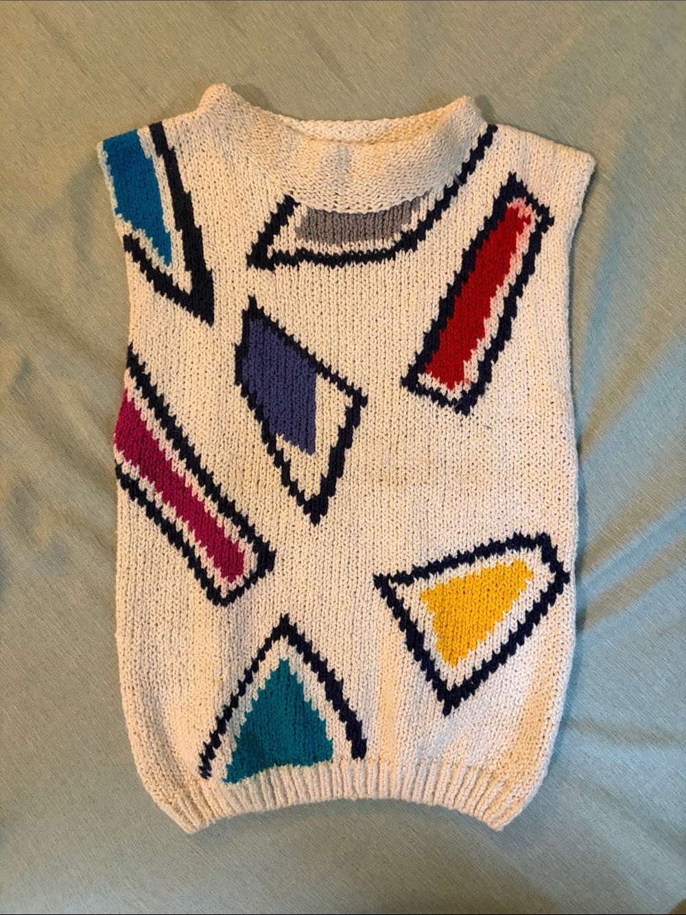 Geometric Pattern Sleeveless Knit Sweater Vest - White with Multi Colors